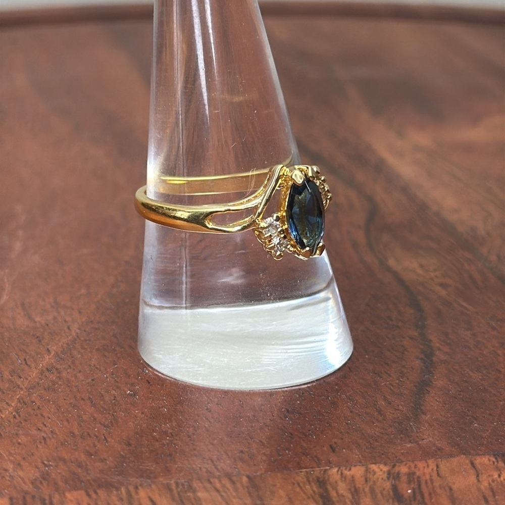 Vintage Gold & Blue Stone Ring - Picture 6 of 12